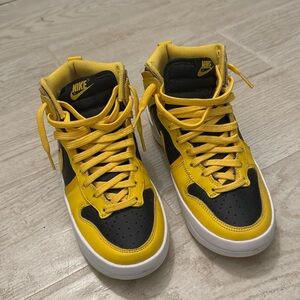 Nike women’s high dunk like new